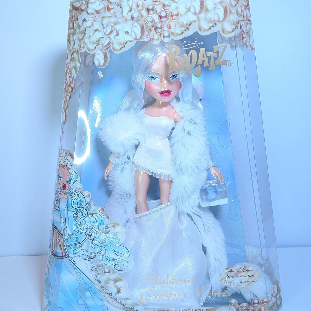 Bratz Holidayz Frosty Nightz Cloe 2025 Collector Doll